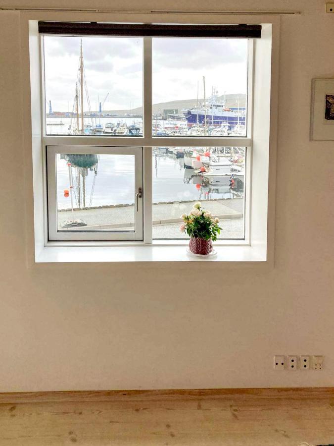 Guesthouse At The Boat Harbour ทอร์สเฮาน์ ภายนอก รูปภาพ